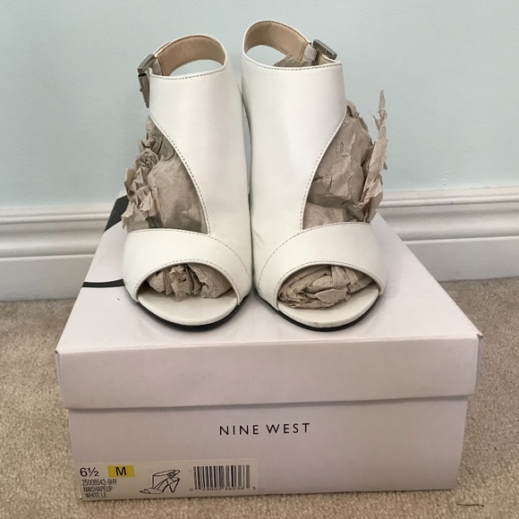 Nine West White Shape Up Bootie Heels, 6.5M - Picture 2 of 7